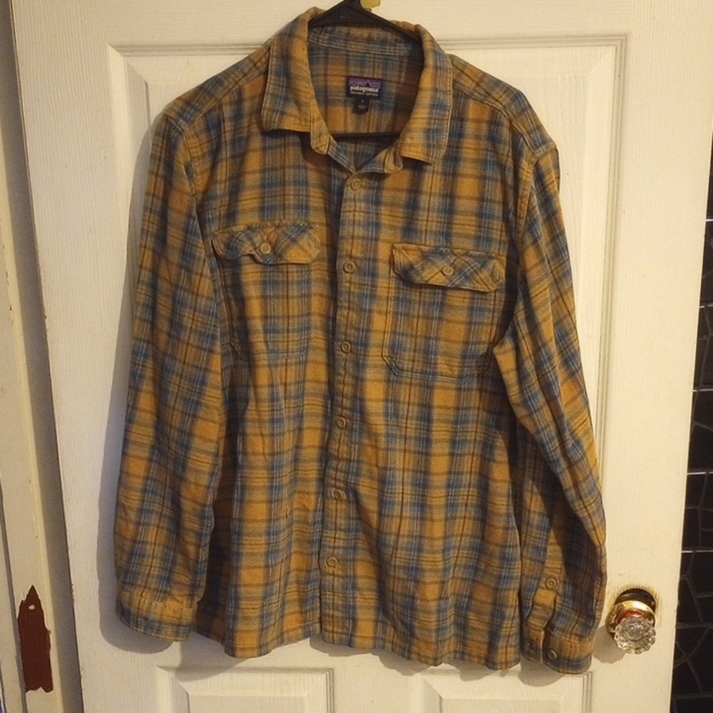Patagonia Men's Blue and Tan Plaid Shirt Jacket